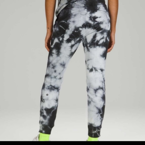 Lululemon joggers - Picture 3 of 6
